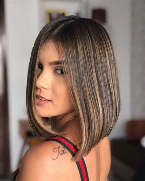 cabelo curto moreno iluminado|Morena iluminada em cabelo curto: 45 ideias para arrasar com。